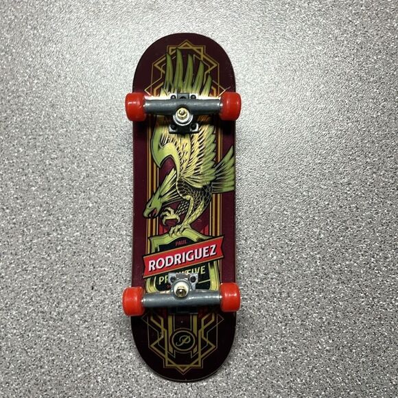Tech Deck Mini Skateboards featuring Paul Rodriguez and Nick Tucker‎ - Picture 2 of 9